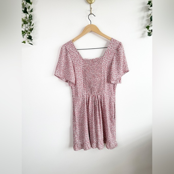 NEW ABERCROMBIE AND FITCH Pink Floral Smocked Mini Dress Size Medium - Picture 5 of 5